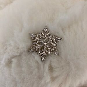 Snowflake pin